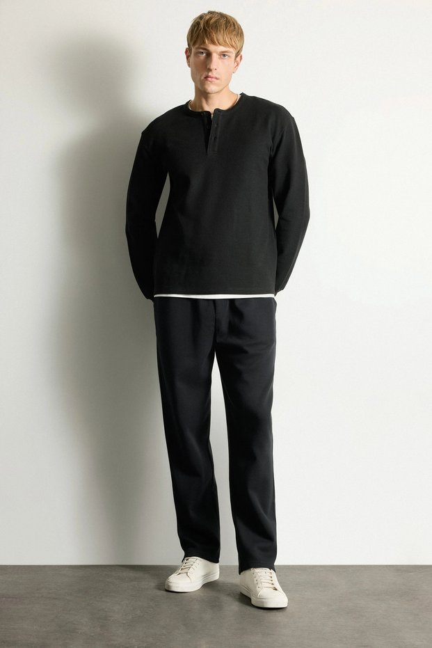 E7829Axbk81 Black Regular Fit Straight Leg Trousers with Pockets