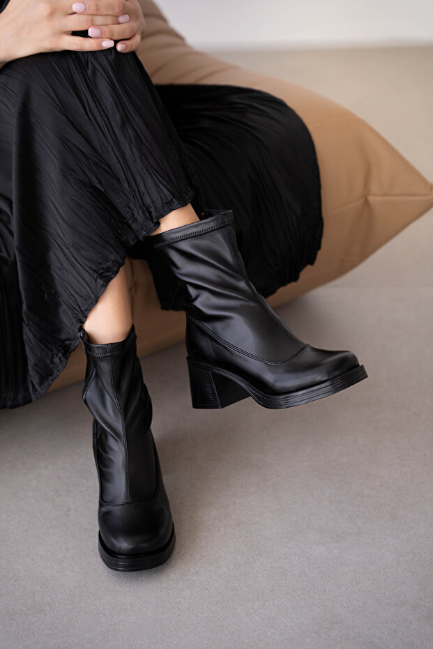 Povin Thick and High Heel Women's Boots - Black