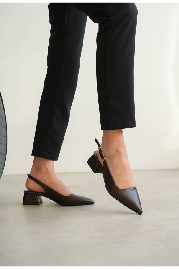 Women's Mely Buckle Low Heeled Shoes - Brown-Leather