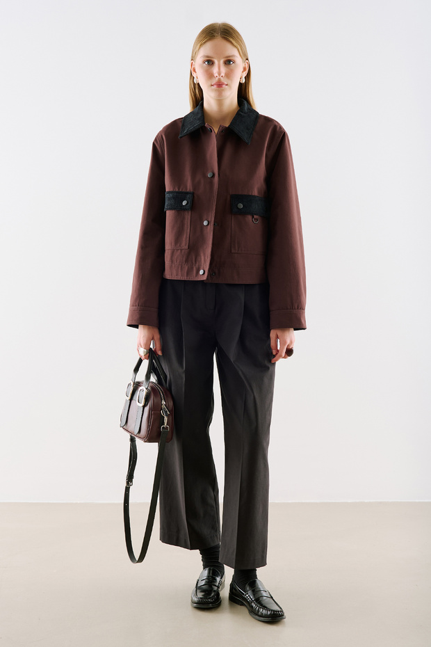 Velvet Collar Pocketed Short Jacket Brown