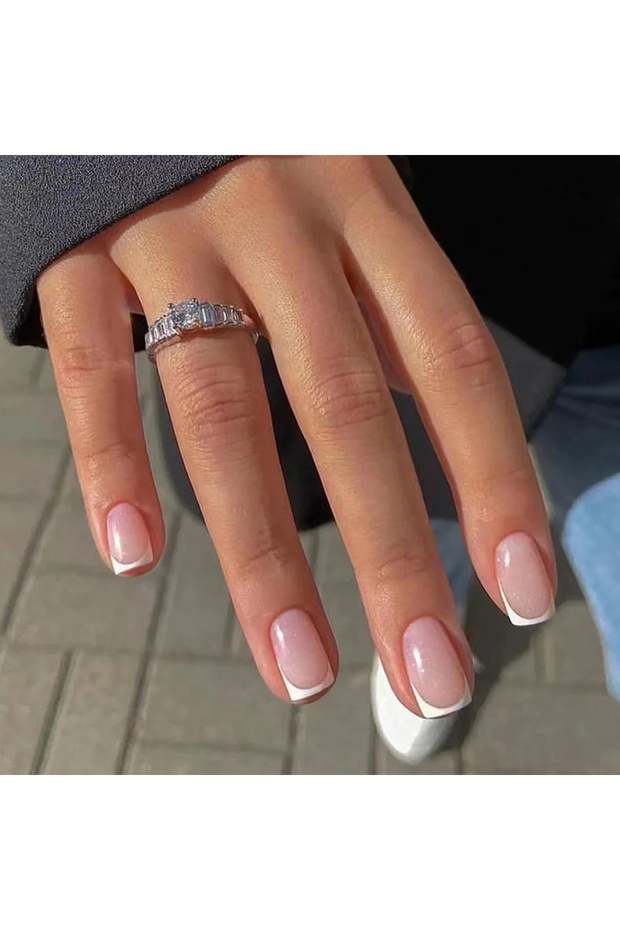 WHITE 24 PCs Short French Minimalist Nails with 1 Jelly and 1 Nail File