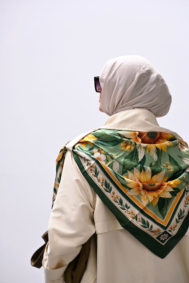 Sunflower Satin Twill Scarf 90X90 cm