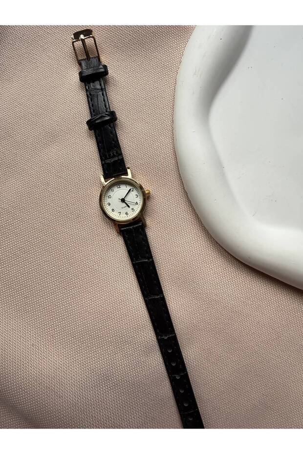 Minimal Women's Wristwatch Black