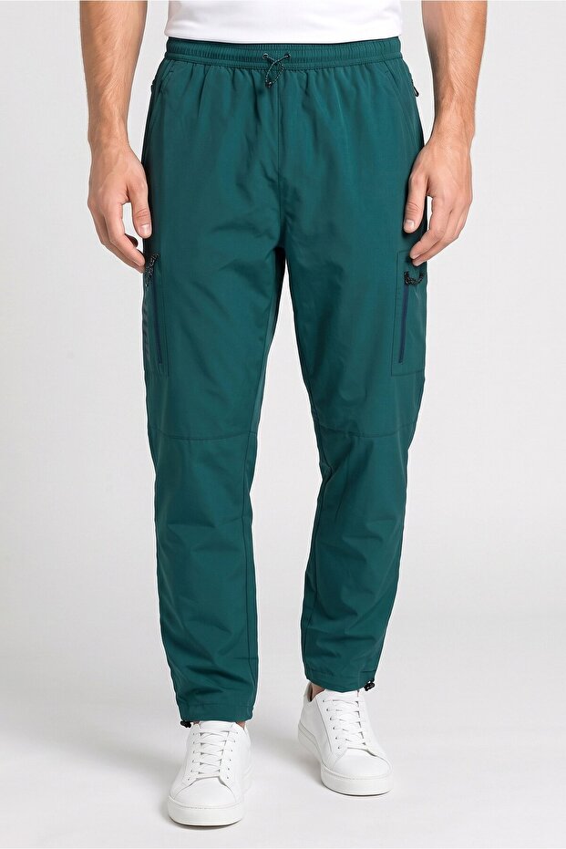 Men Regular Fit Training Cargo Pants, Green