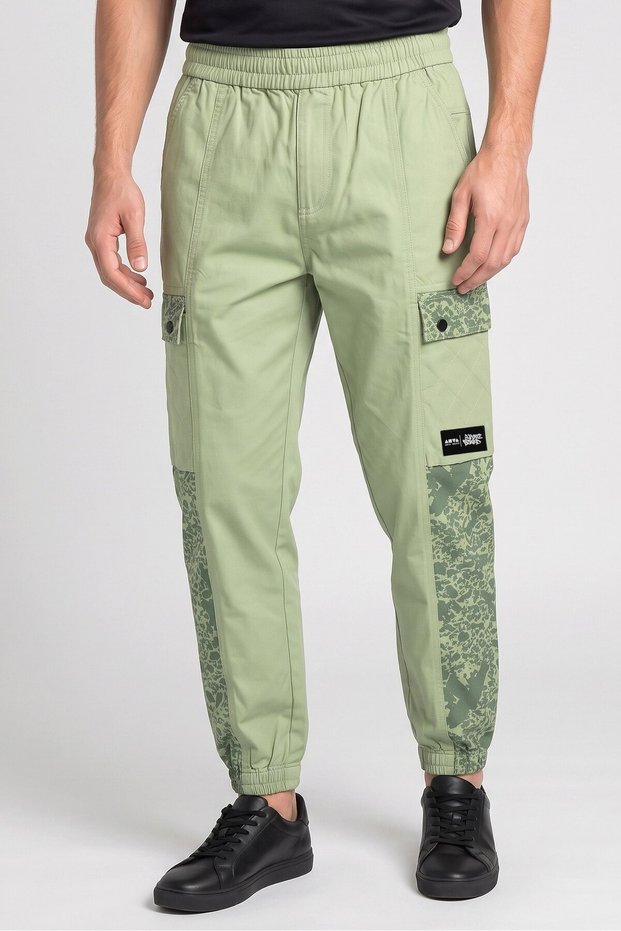 Men Relaxed Fit Outdoor Cargo Pants, Green