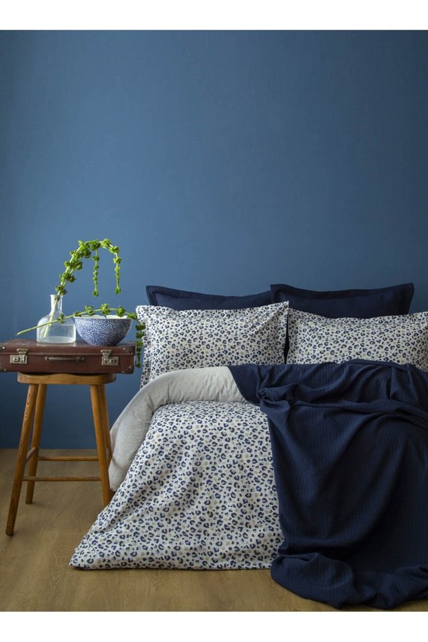Double size cozy bedspread odelin indigo