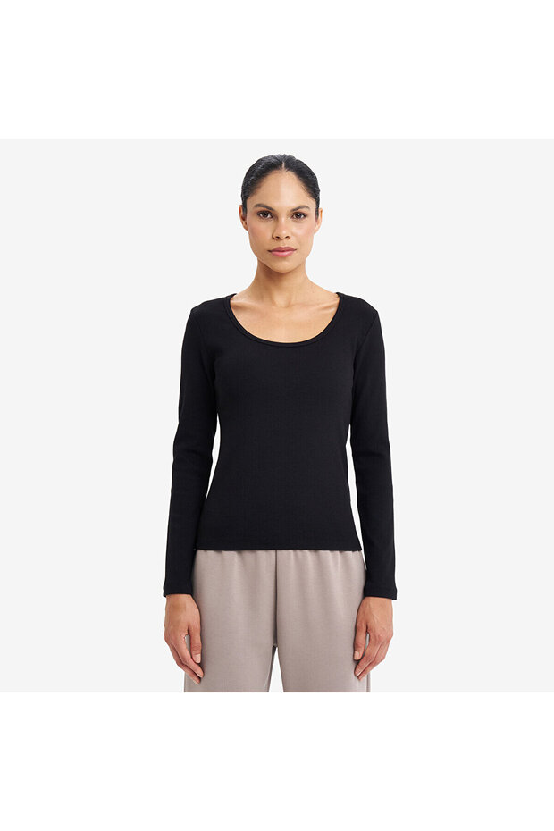 Black Women's Long Sleeve T-Shirt 26S-2207-26N