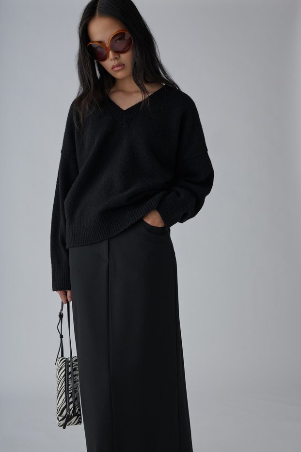 Black Maddy V-Neck Sweater