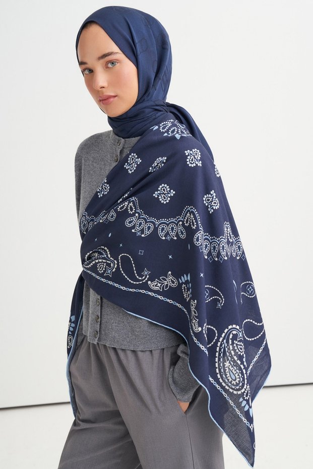 Diamond Pattern Reniva Tensel Triangle Shoulder Shawl Navy Blue