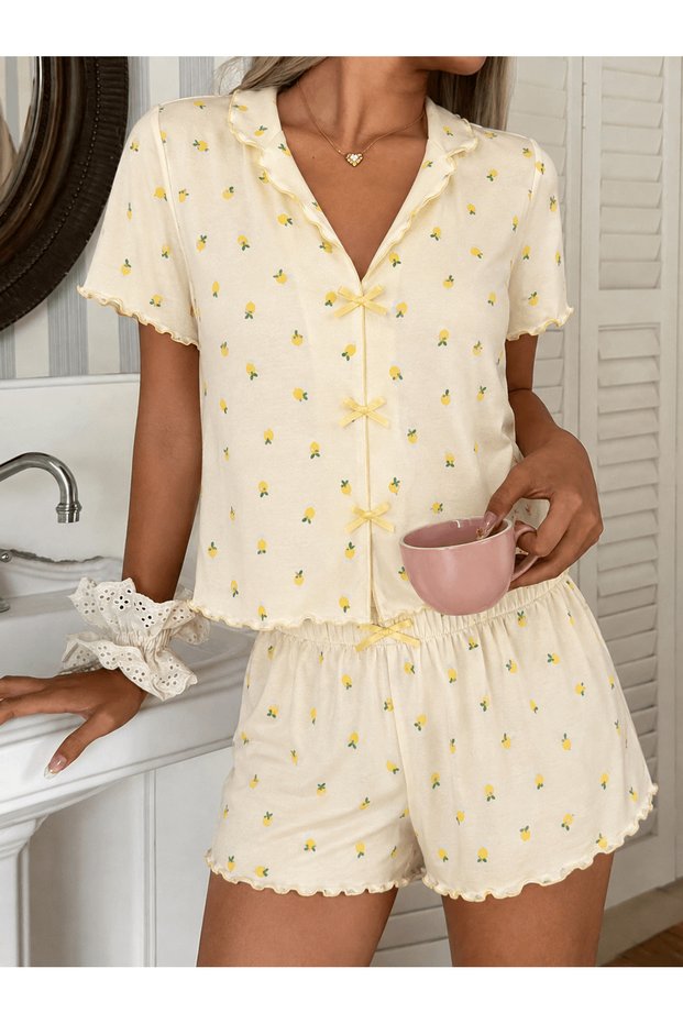 V-Neck Mini Lemon Pattern Short Sleeve Shorts Pajama Set - Yellow