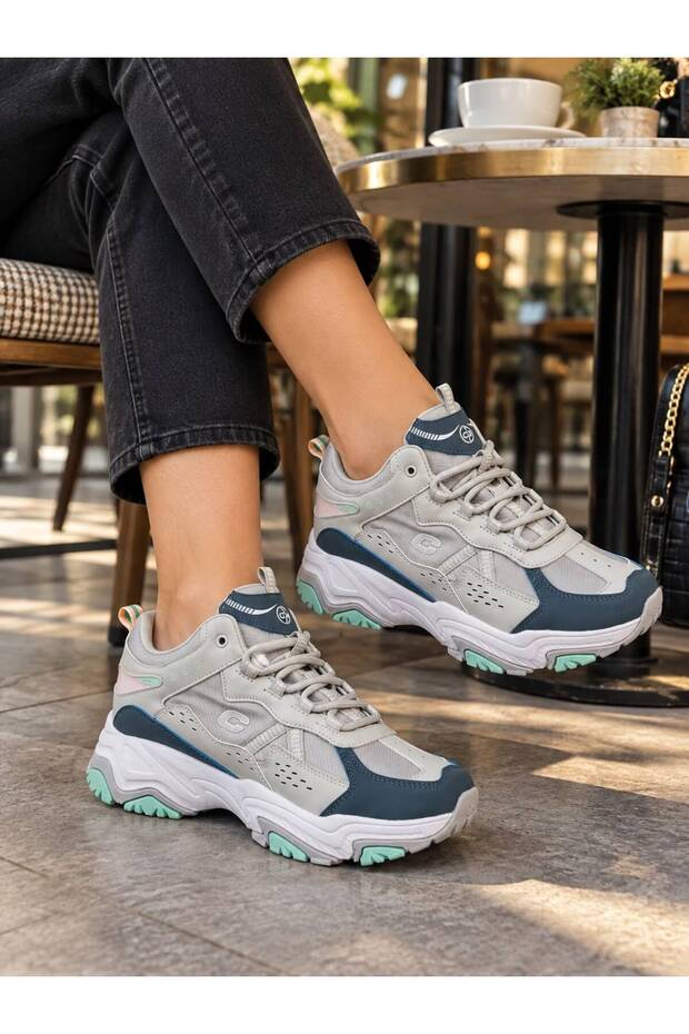 Stylish and Comfortable Women's Sneaker