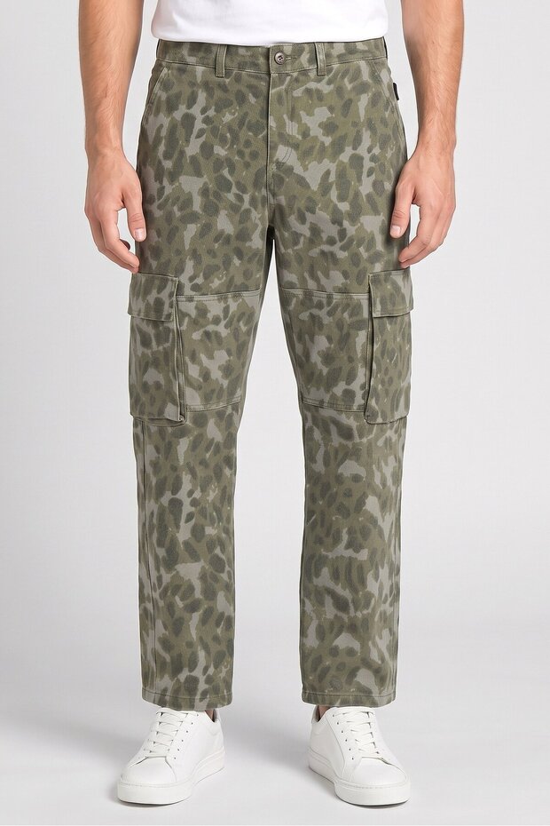 Men Regular Fit Animal Print Non Stretchable Cargo Jeans, Multicolor