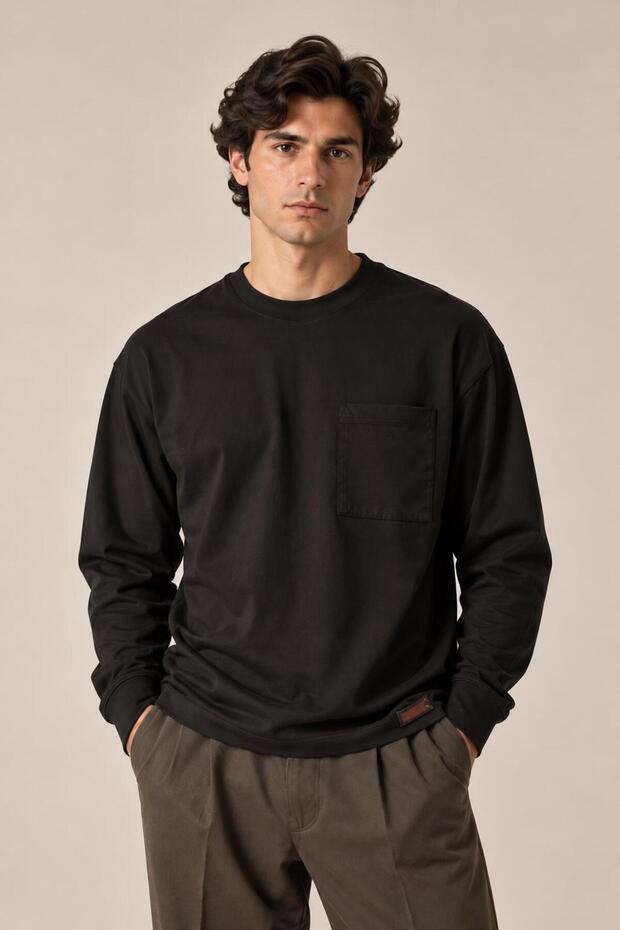Crew Neck Pocket Detailed Sweatshirt