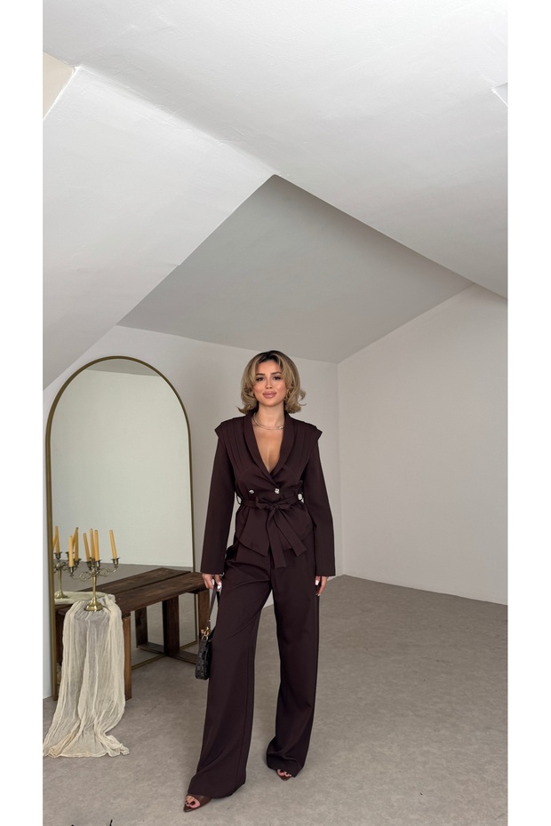Padded Women's Jacket and Trousers Set with Pleated Detail