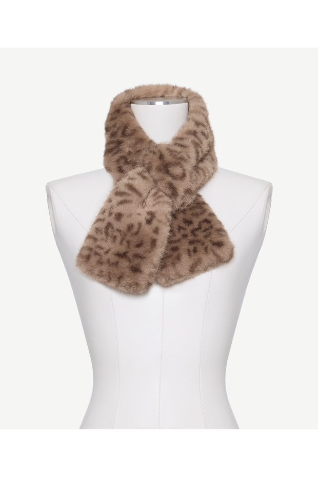 Leopard Patterned Faux Fur Collar