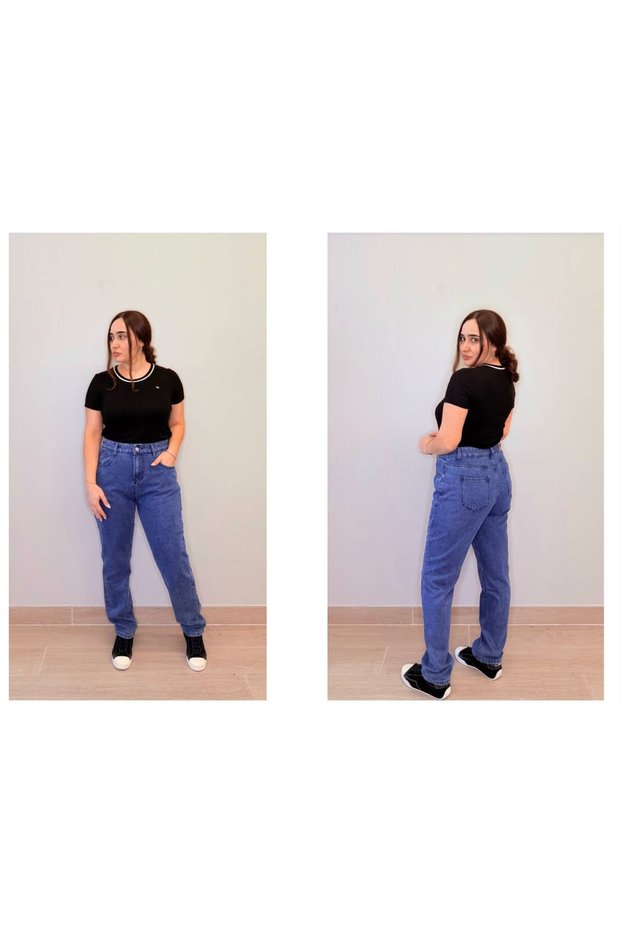 Women’s High-Waisted Relaxed Fit Blue Denim Jeans