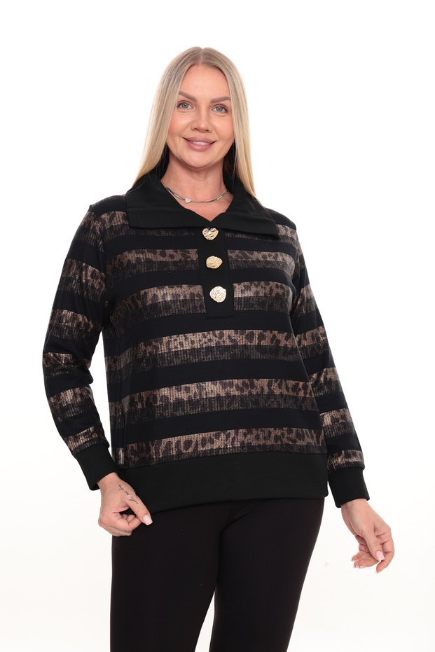 Plus Size Blouse with Collar, Buttons and Asepatch