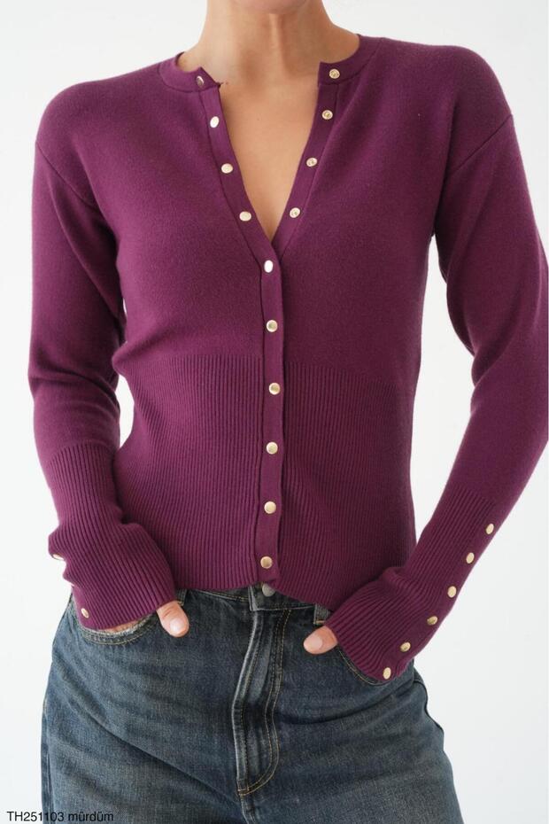 Sweater cardigan with snaps