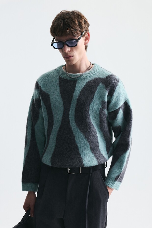 Relax Fit Color Block Sweater