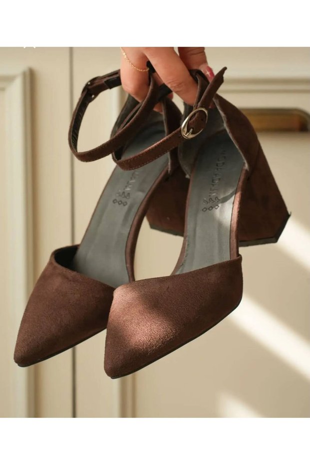Women's Princess Thick Heel Pointed Toe Coffee Suede High Heel Shoes