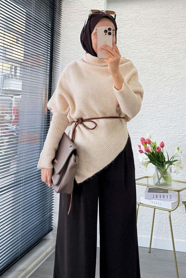 Premium Turtleneck Asymmetrical Cut Knitwear Blouse - Cream