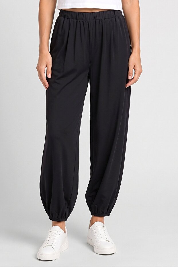 Women Ballon Fit Solid Jogger Pants, Black