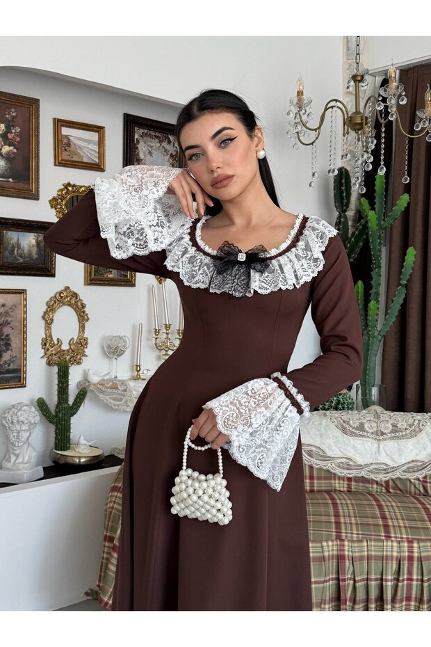 Ruyn Broş Detaylı Elbise