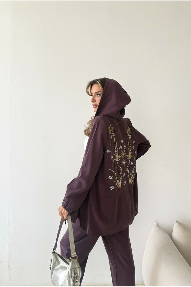 Women's Stylish Suit with Bead-Embellished Back and Zipper Detail on the Front