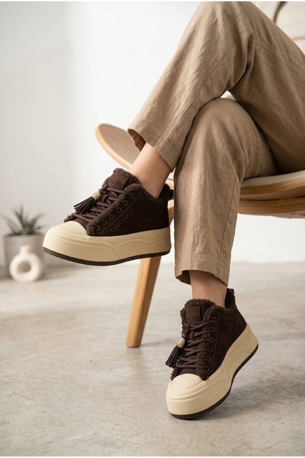 Women's Fur Lined Suede Look Thick Sole Sneaker Winter Shoes with Tassel Accessories