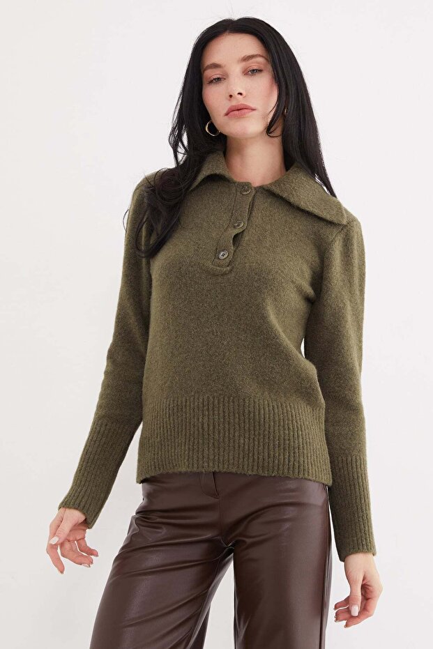 Half Buttoned Baby Collar Knit Sweater