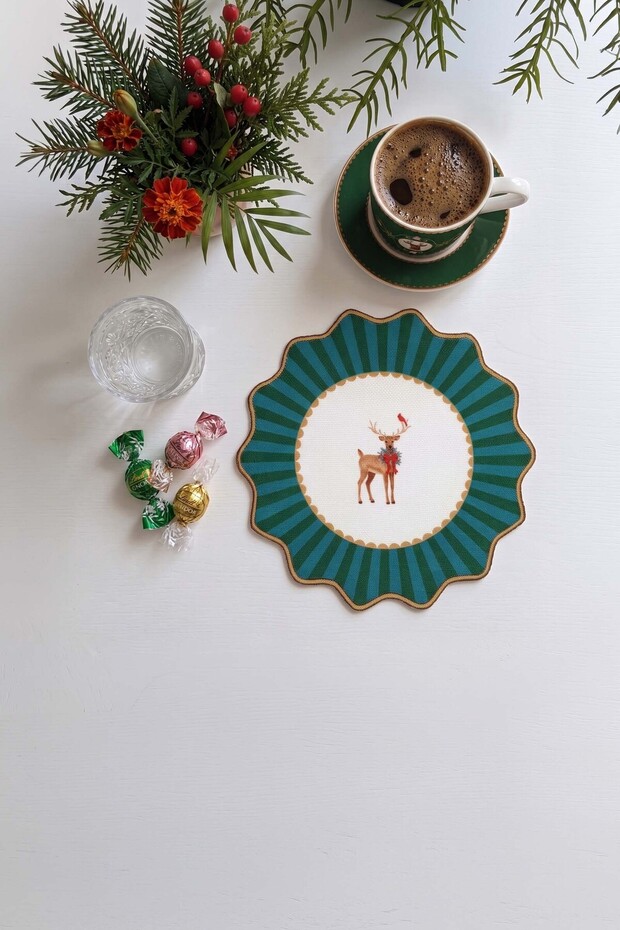 Oval Decorative Green Embroidery Edged Deer Pattern Cocktail Napkin 1 Piece
