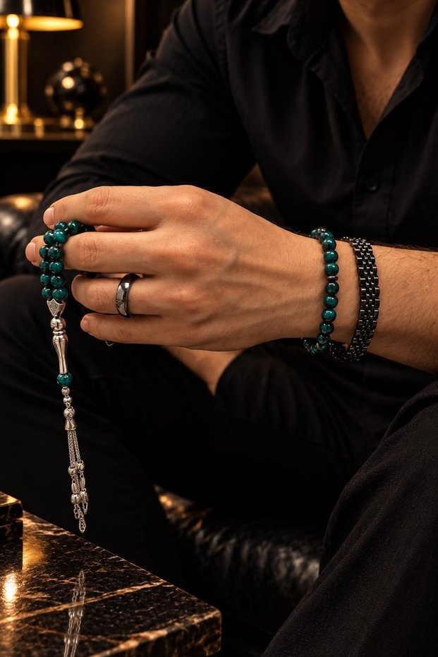 Men's Accessory Set 1 Rosary 1 Steel Bracelet 1 Beaded Bracelet 1 Ring Stylish Men's Jewelry Combination Gift for Spouse, Lover, Friend, Father Birthday Gift 4 Piece Gift Set