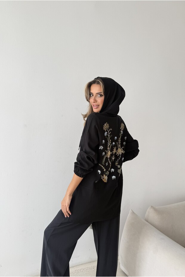 Women's Stylish Suit with Bead-Embellished Back and Zipper Detail on the Front
