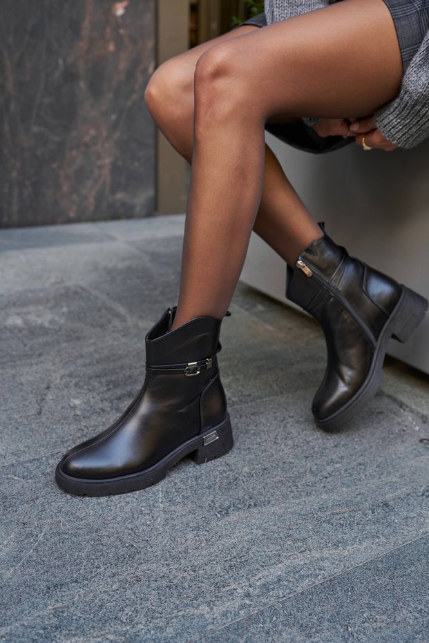 Canto Women's Black Leather Genuine Leather Boots with Buckle Detail