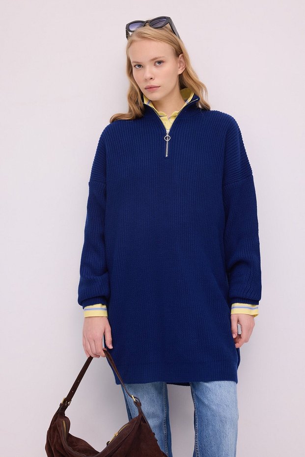 SWEATER WITH ZIPPER DETAIL