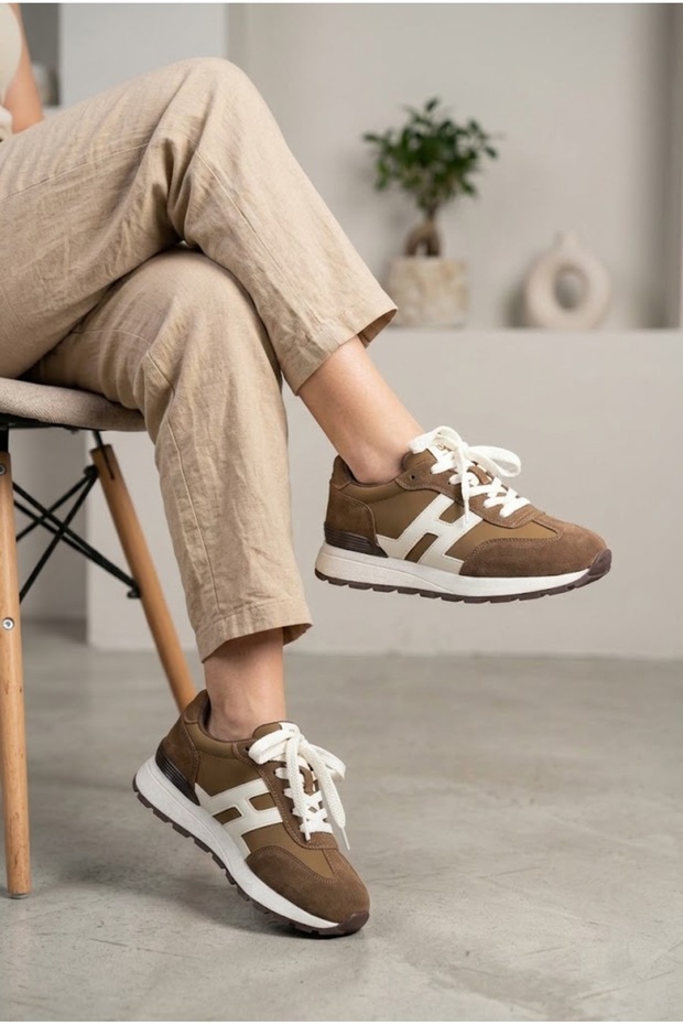 Women's Suede Detailed Retro Sneaker Lightweight Sole Lace-Up Comfortable Walking and Running Sports Shoes Daily Casual Sneaker