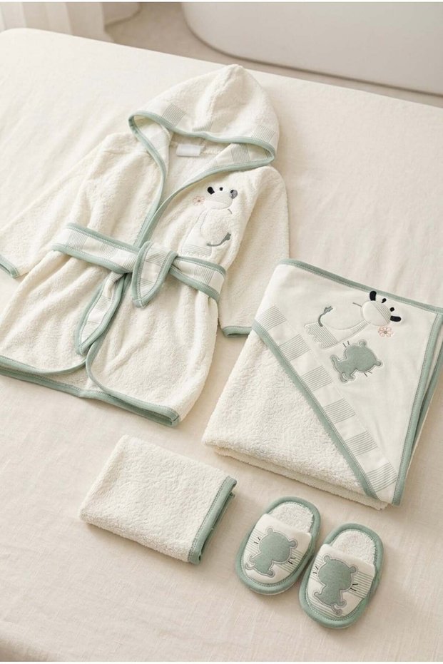 Baby Giraffe and Cat Bathrobe Set 0-12 Months 4 Piece Bathrobe Set
