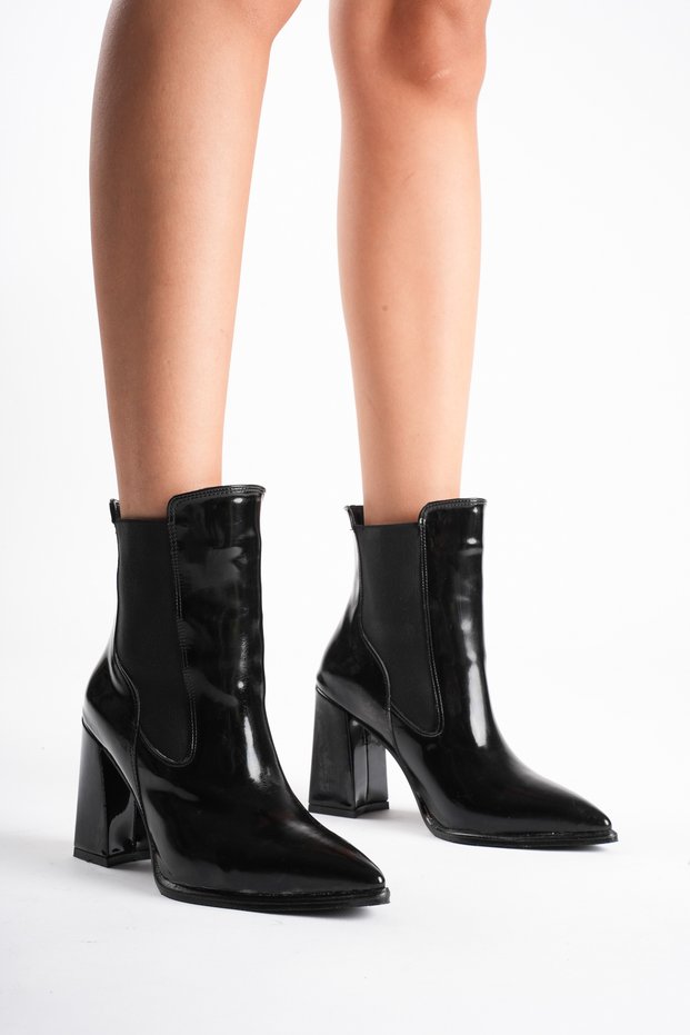 Pointed-Toe Elastic Thick-Heeled Boots [9cm]