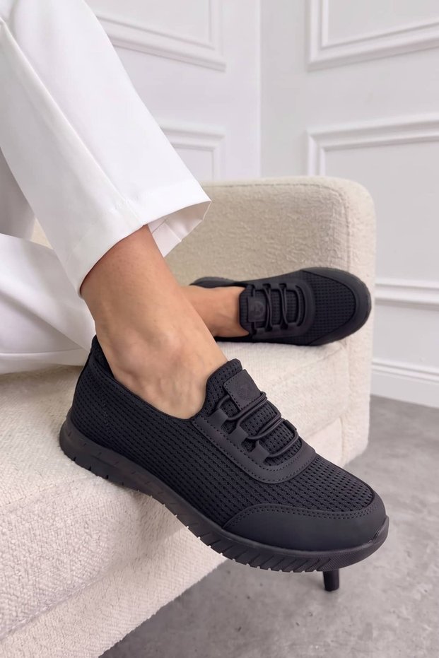Black Women's Breathable Sports Shoes - Laceless Lightweight Flexible Walking Mom Sneaker T2027Nv