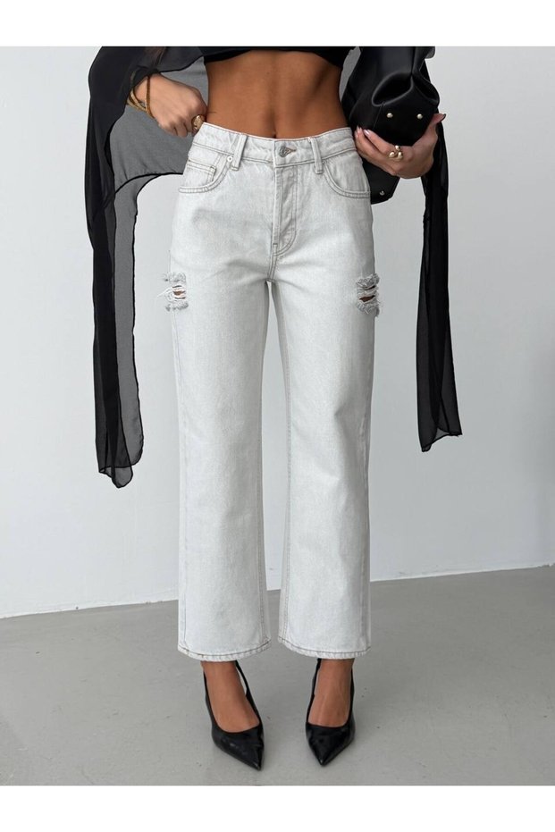Women's Ripped Detailed Mom Jean Pants