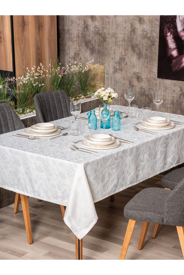 Jacquard Carefree Tablecloth Lavinia White 155x220