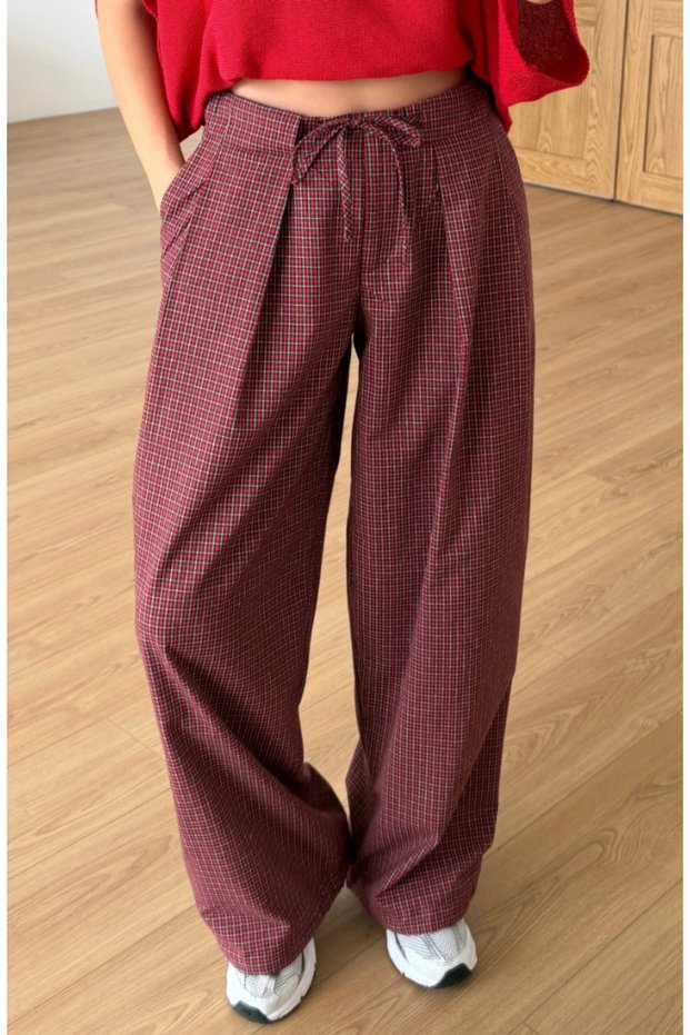 Women's Red Plaid Elastic Cuffed Trousers