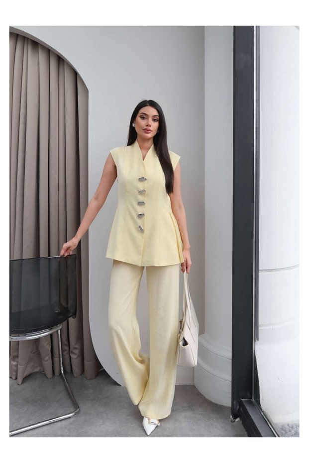 Gold Buttoned Pleated Vest Suit