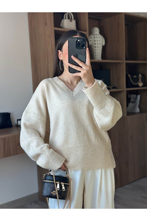 Si̇m Detailled V-Neck Sweater