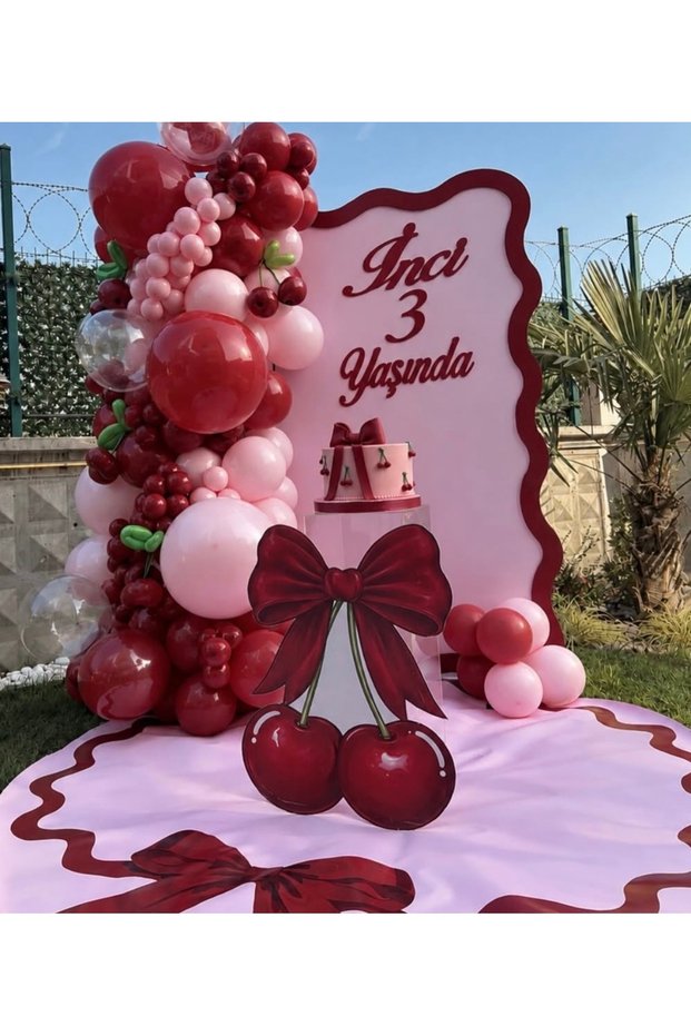 Colors Suitable for Light Pink and Dark Red Cherry Concept Balloon Chain Set of 100