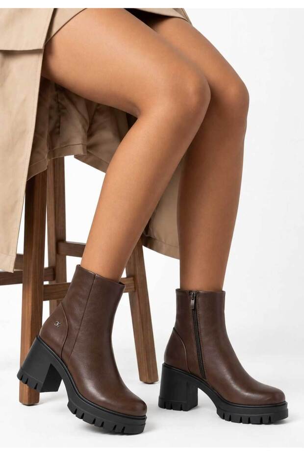 Leravya Women's Thick Heel Zippered Ankle Boots