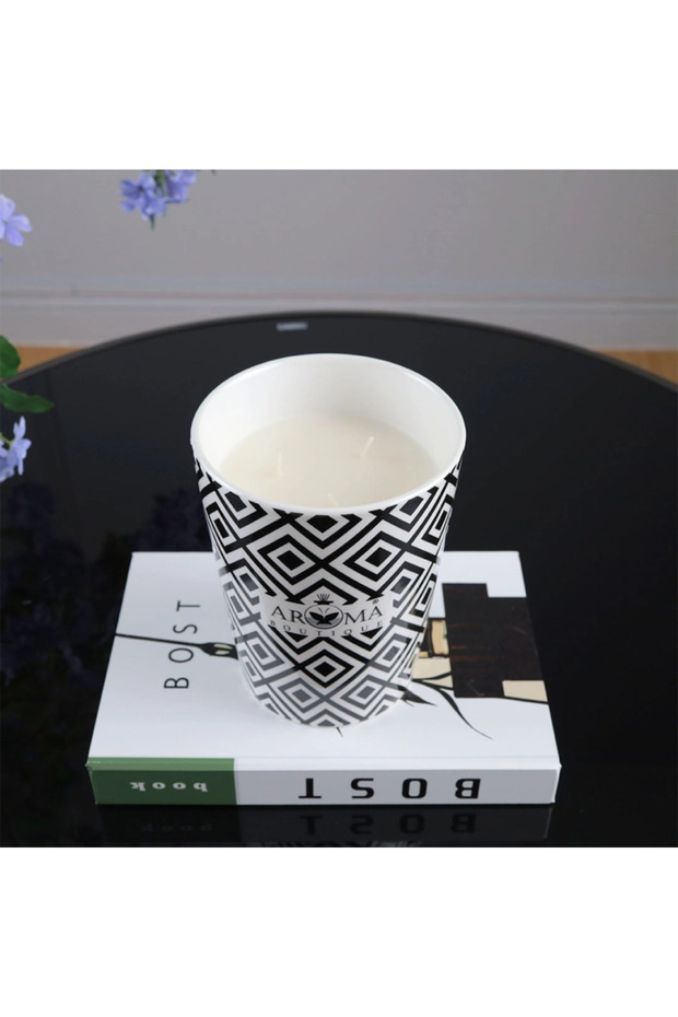 شمع معطر آرُوما بتصميم أنيق ومميز - أسود - 13x17 سم