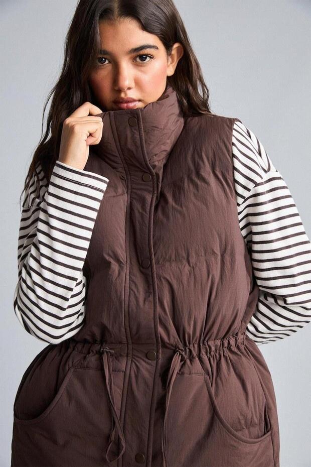 Regular Fit Belted Lace-Up Puffer Vest (26 Au)