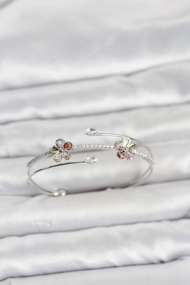 Silver Color Brass Zircon Stone Flower Model Women's Bracelet