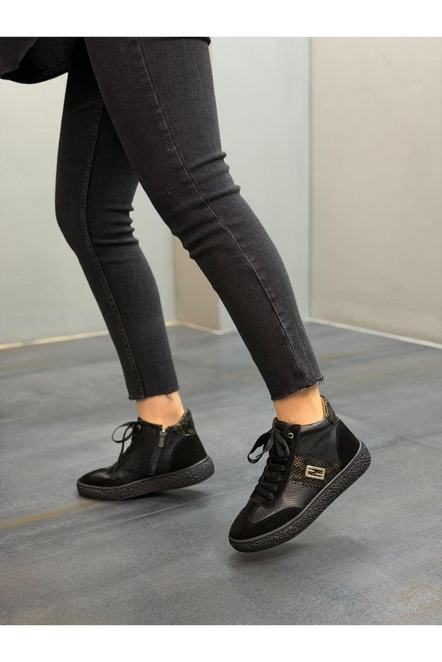 Black Leather Lace-Up Women's Casual Sports Boots